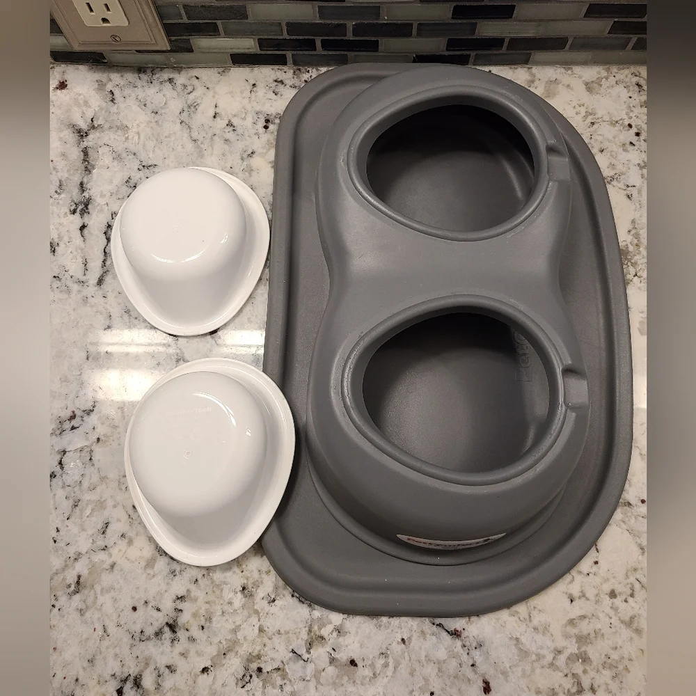 WeatherTech Elevated Pet Feeding System